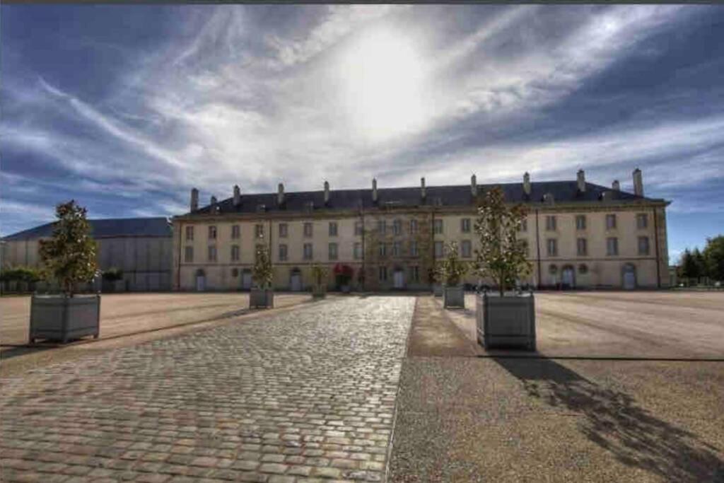 Apartment De Charme Plein Coeur De Moulins *