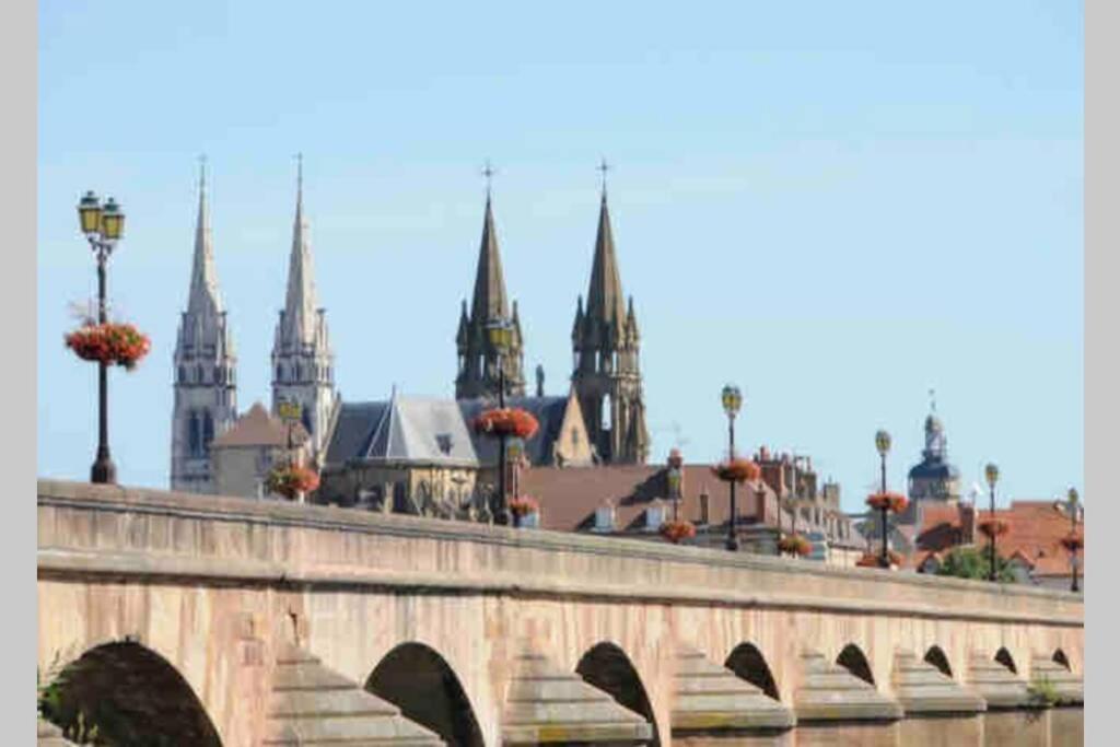 De Charme Plein Coeur De Moulins Apartment